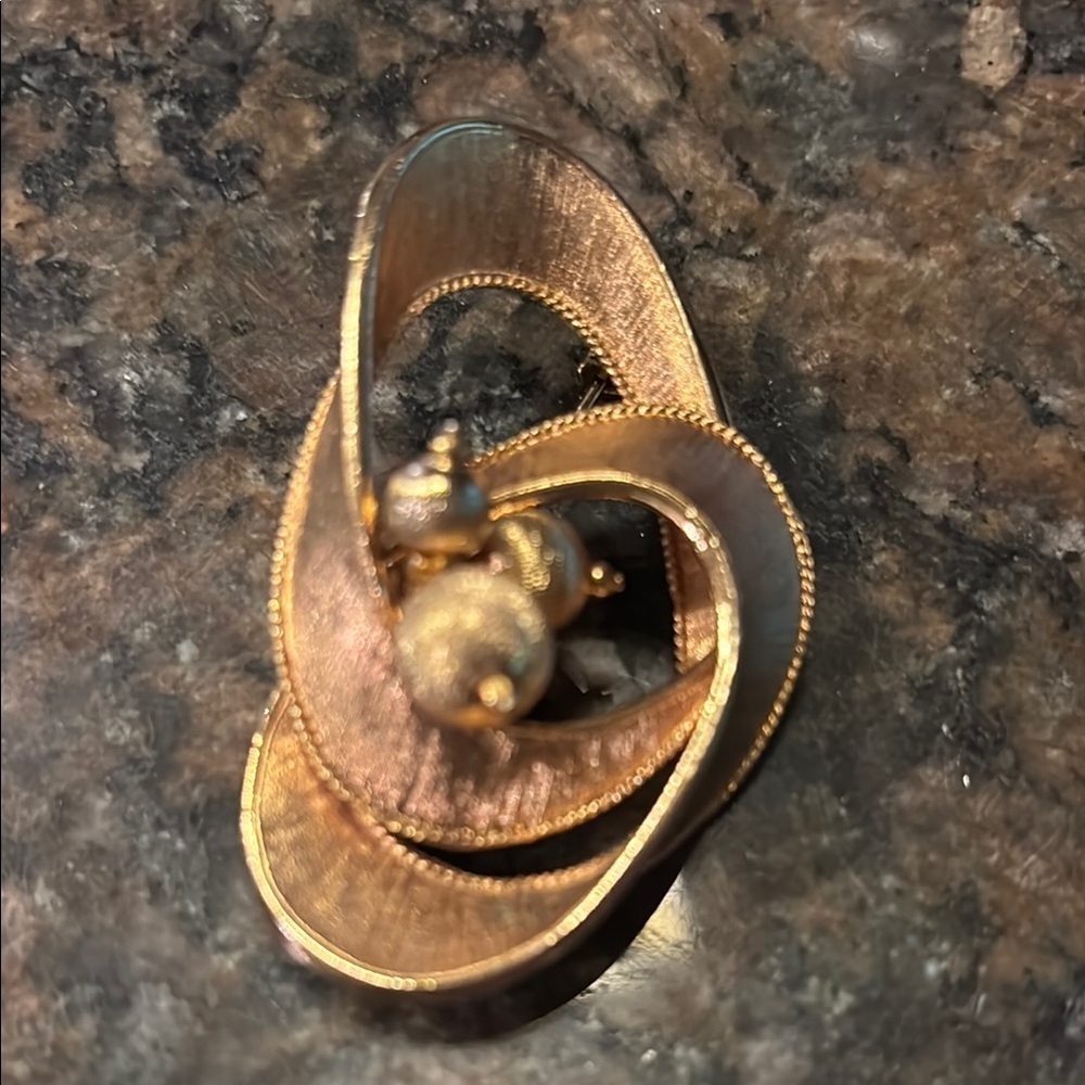 Vintage Capri signed Elegant Gold-Tone Swirl Brooch
